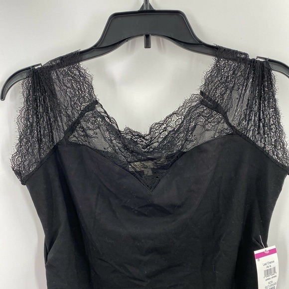 Kimi & Kai Maternity Valerie Lace Ruched Top - Picture 4 of 9